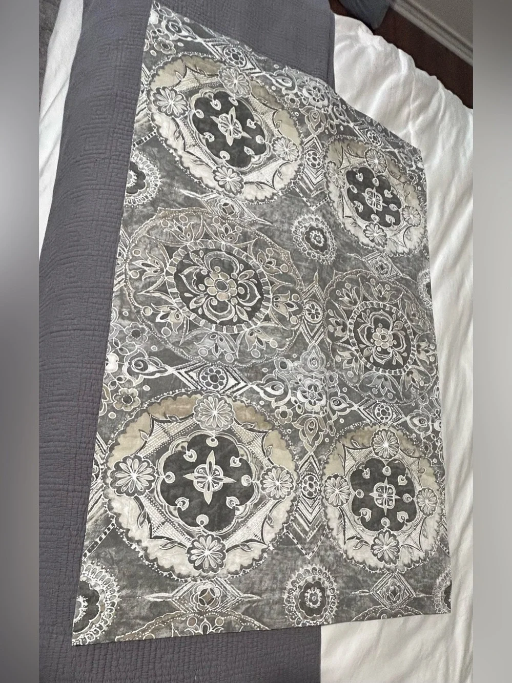 Set/2 Pottery Barn Jacquelyn Medallion King Shams Beautiful Collection!!